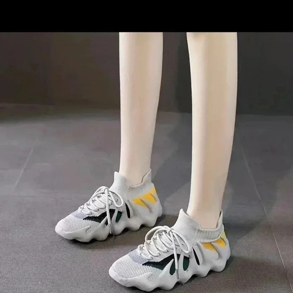 > New no tag,  very light  women's snickers - Picture 9 of 11